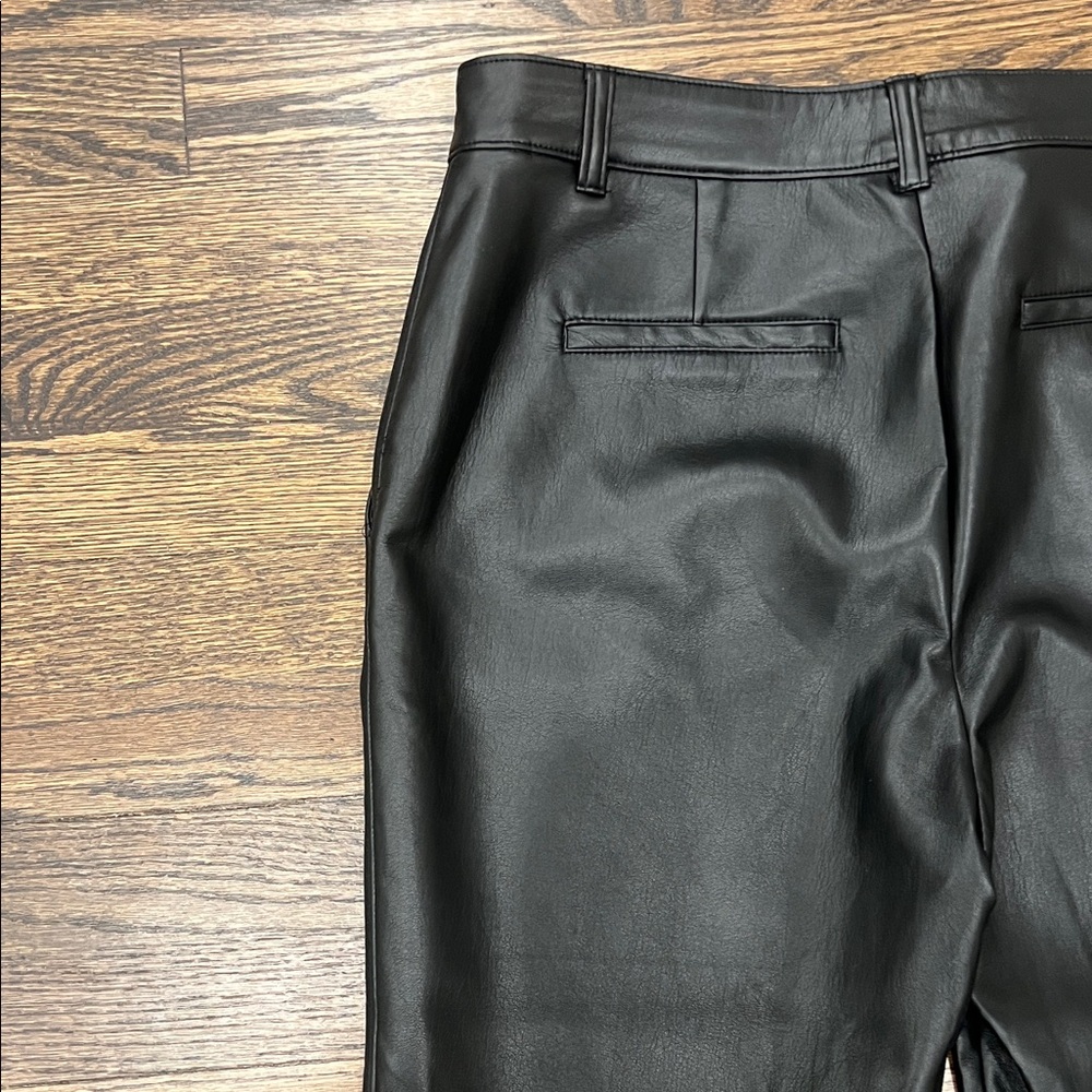 Aritzia Black Women's Trousers - Picture 3 of 4